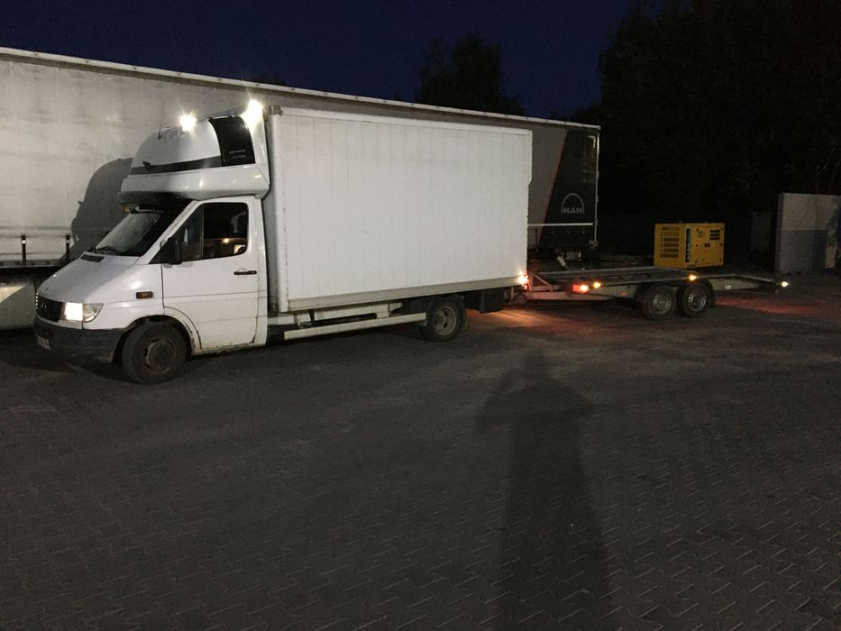 Послуги евакуатора 24/7 Вантажні перевезення до 4т