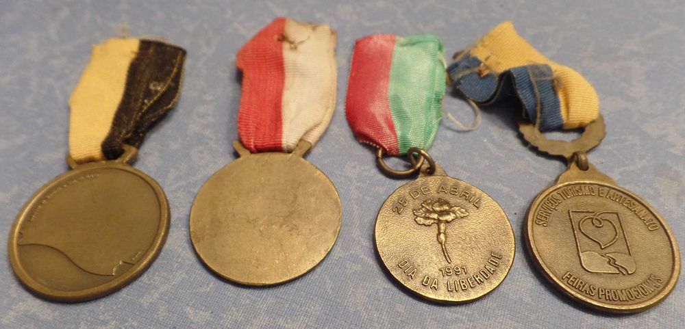 4 Medalhas Comemorativas (895)