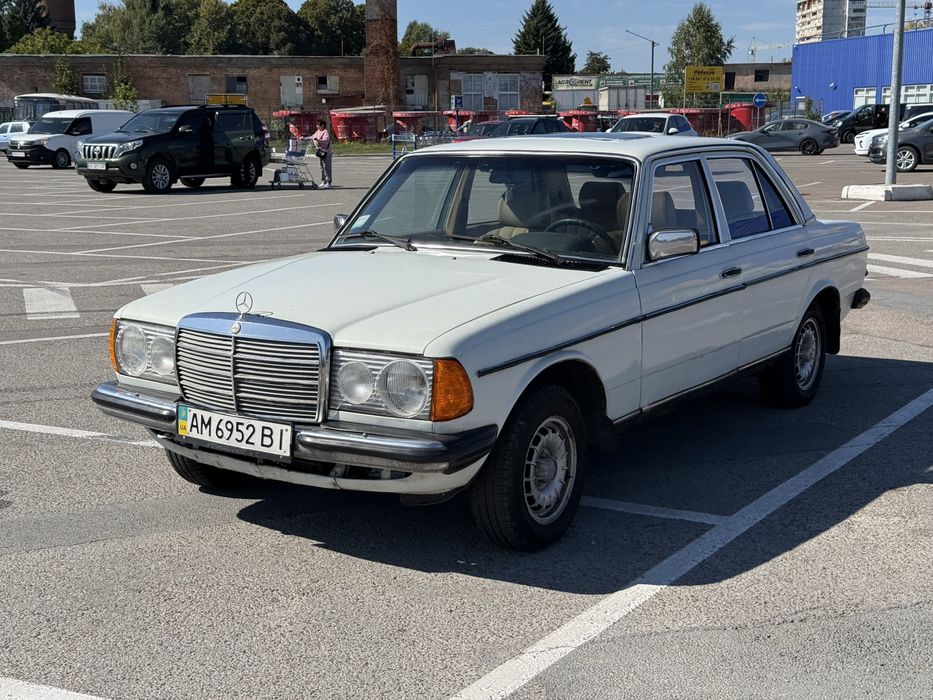 Mercedes-Benz E-Class W123 1984