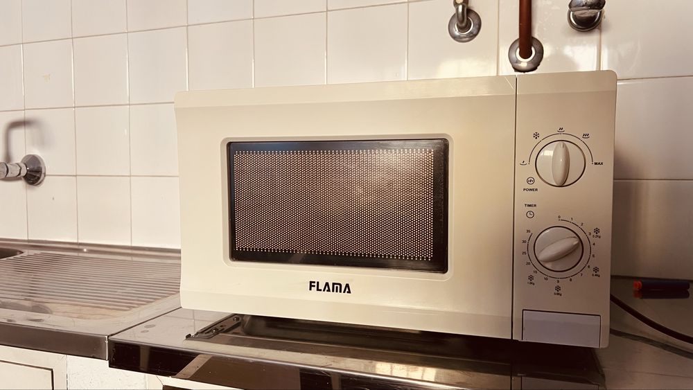 Micro-ondas Flama Branco – Excelente Estado