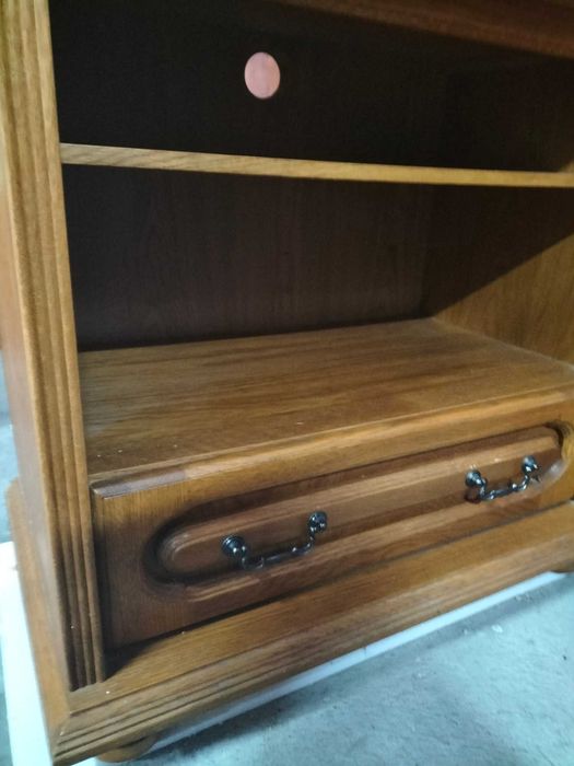 Dębowa szafka pod telewizor