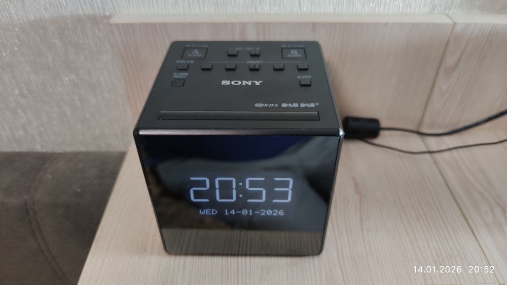 Часы, радио приемник, DAB и DAB+     Sony XDR-C1DBP