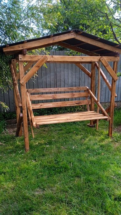 Гойдалка,альтанка,садова мебель.