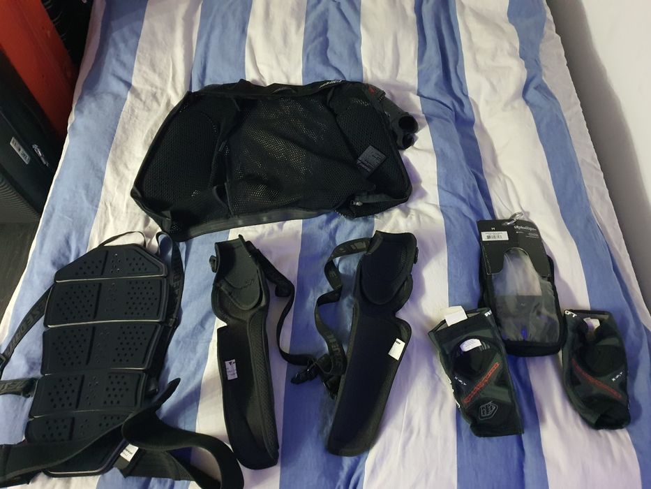 Vendo proteções de mota dainese