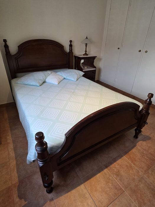 Mobília de Quarto Completa em Madeira Maciça e Mármore Genuíno (Cama, Cómoda, Secretária e 2 Mesas de Cabeceira)