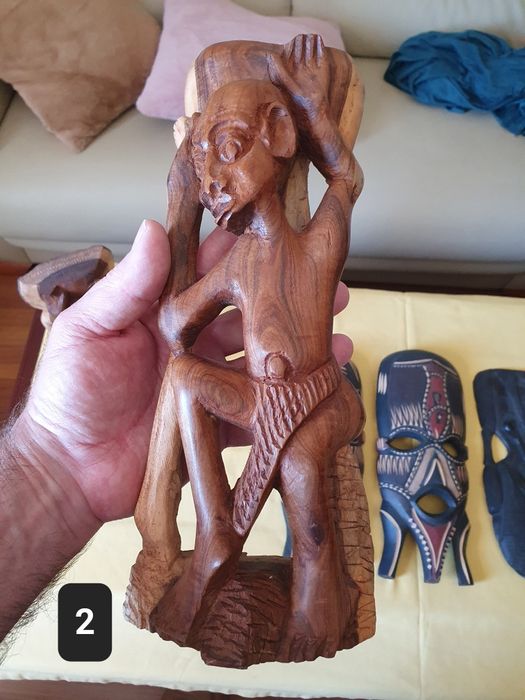 Arte Africana (Moçambique) - Esculturas em madeira  e pau preto