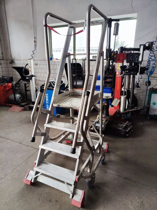 Drabina magazynowa, bezpieczny podest FARAONE 100/MFTS 3,0m