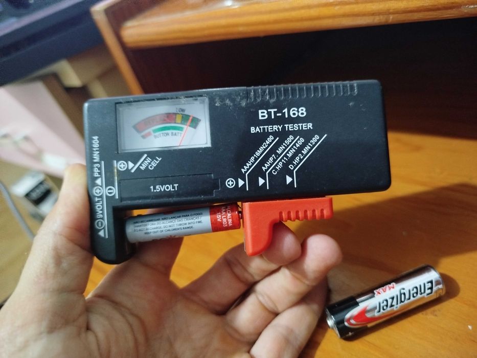 Medidor de carga das pilhas, compatível com vários formatos de pilhas