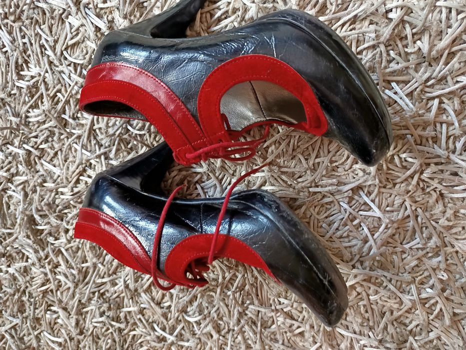 Buty damskie 37 24cm czarny czerwony do kostki sznurowane