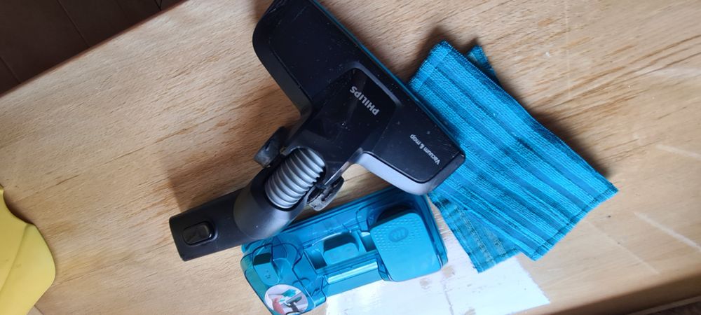Odkurzacz Szczotka zintegrowana wraz ze zbiornikiem+ wkladki z mikrofibry Philips  SpeedPro Aqua