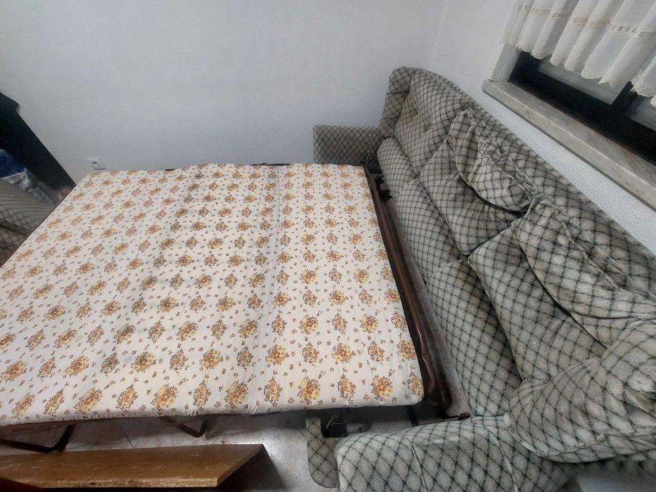 Sofá-cama verde seco ótimo estado