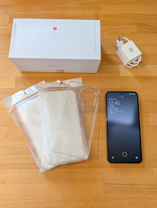 Xiaomi 13 8/256 GB  BARDZO DOBRY + etui