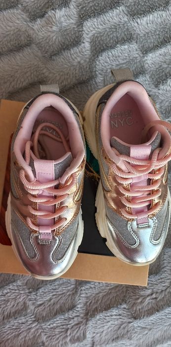 Кросівки взуття 30 розмір оригінал