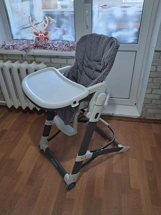 Стілець для годування