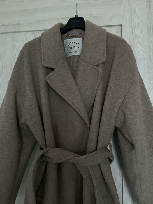 Modny i ciepły płaszcz Diverse