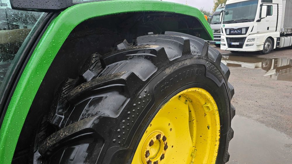 Свіжопривезений трактор Джон дір