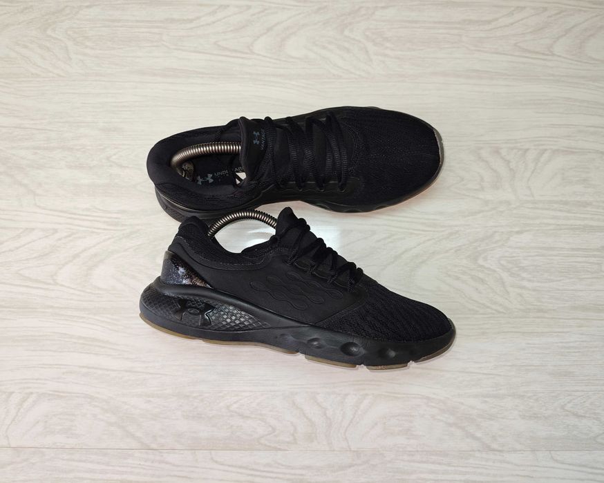 Оригінальні Кросівки  Under Armour Charged Vantage