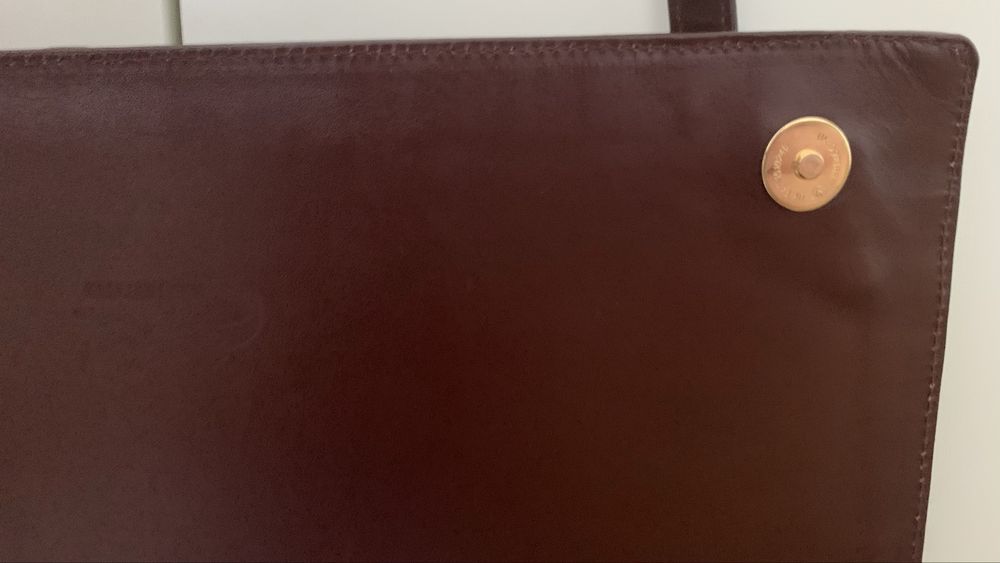 Mala tiracolo bordeaux em pele