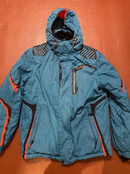 Продаю мужскую зимнюю куртку