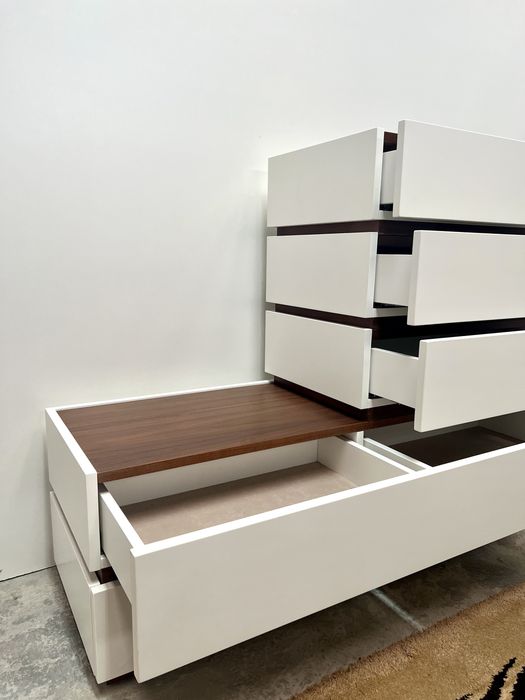 Quarto lacado branco mate e nogueira