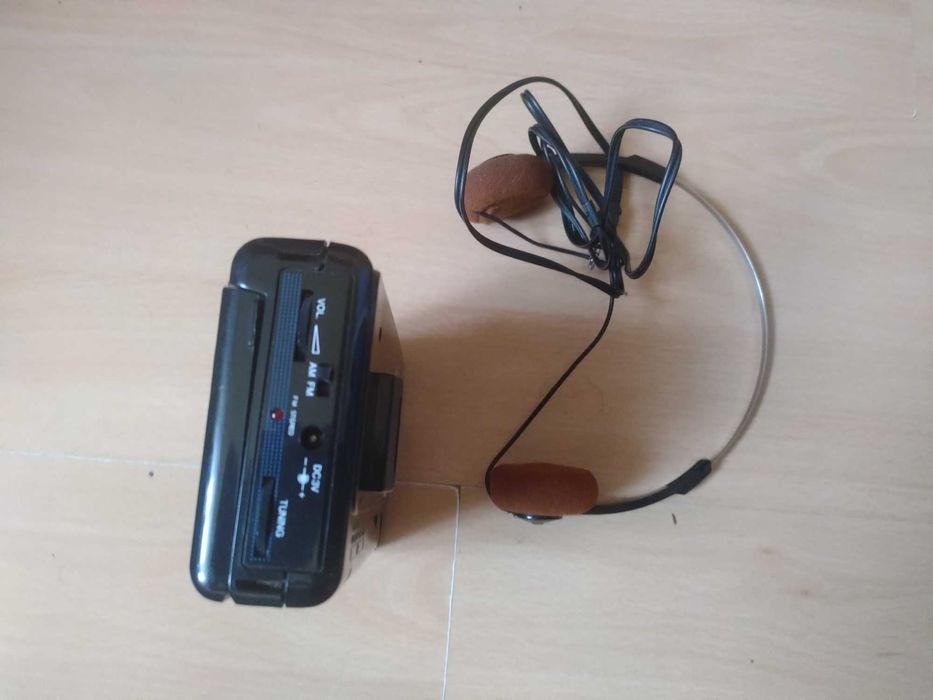 Walkman UNIVERSUM z radiem i słuchawkami + gratis