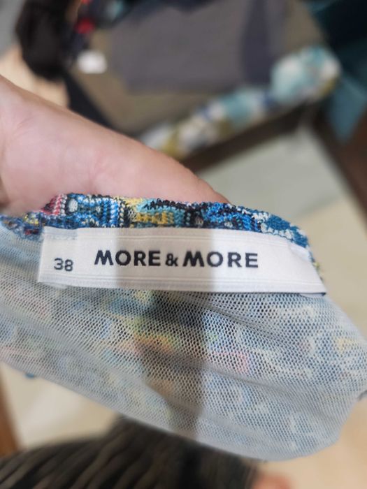 T-shirt alças tipo Missoni.