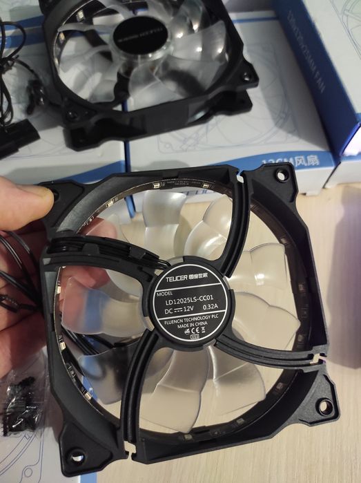Кулер вентилятор новый с подсветкой для Компьютера TEUCER 120мм 4 pin