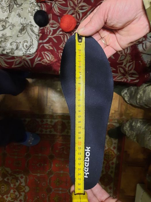 Продам кроссовки