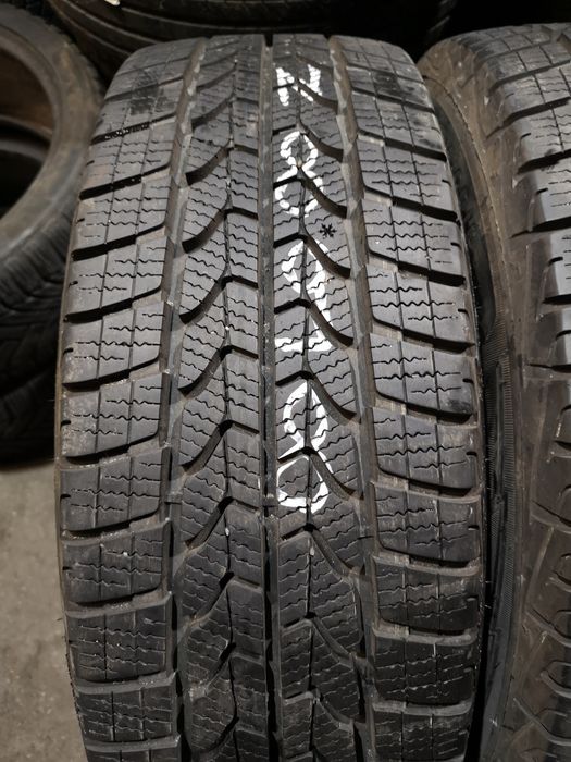 Opony zimowe wzmacniane 215/60/17C Goodyear 2szt 9mm 2022r