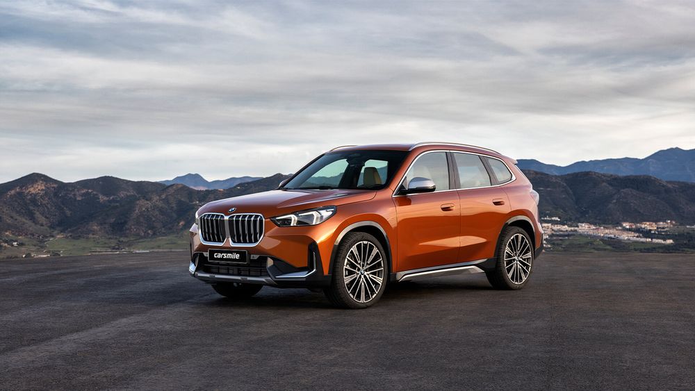 BMW X1 2022 pomarańczowe z lewej strony na drodze
