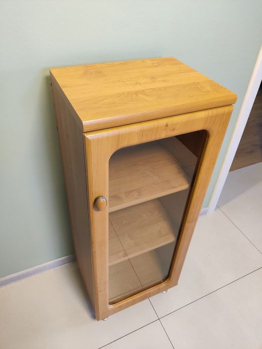 Witrynka BRW dobry stan. Wys 108cm, szer 45cm, gł 35cm