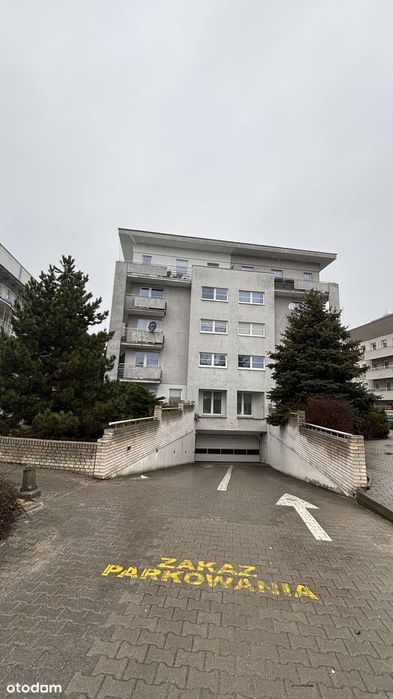 Miejsca postojowe w hali garażowej – ul. Sieradzka 24-26 Bezpośrednio