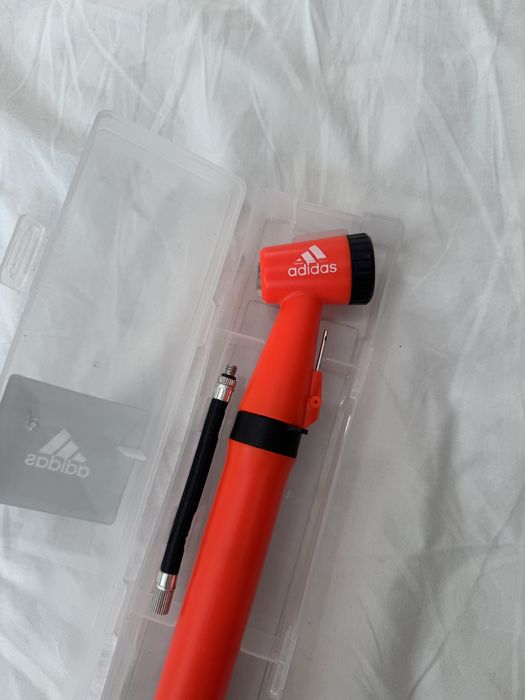 Насос Adidas для мʼячів
