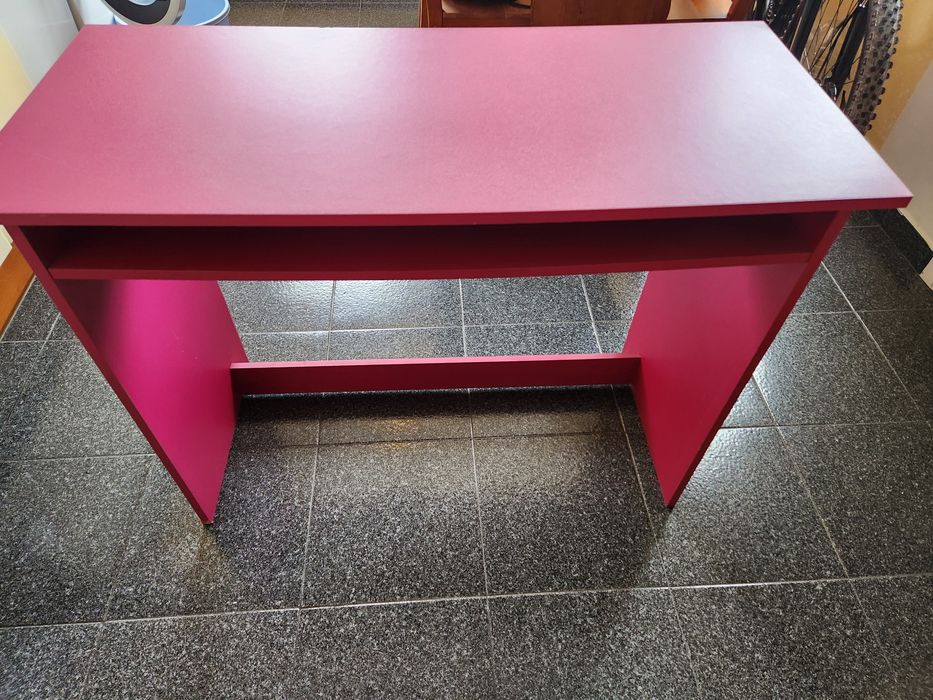 Secretaria menina rosa