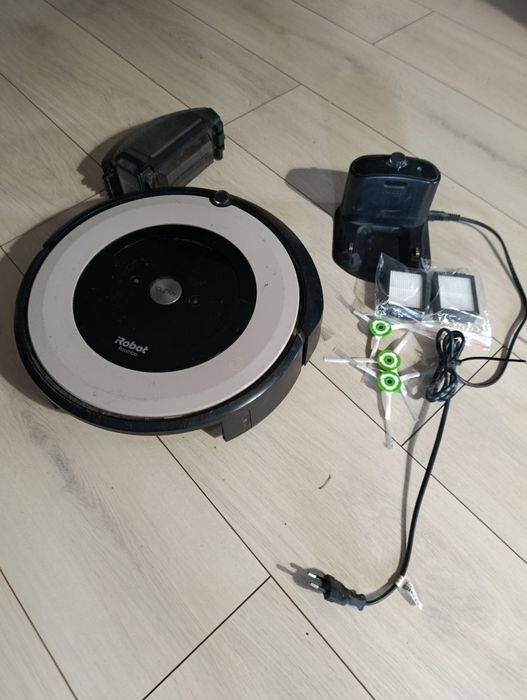Robot Roomba E5 uszkodzony