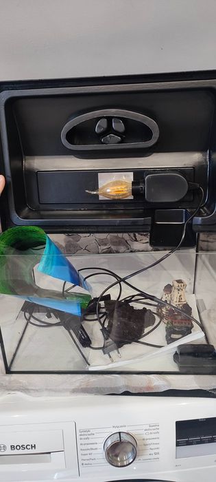 Akwarium z pokrywa oswietleniem i pompką 40/25/25
