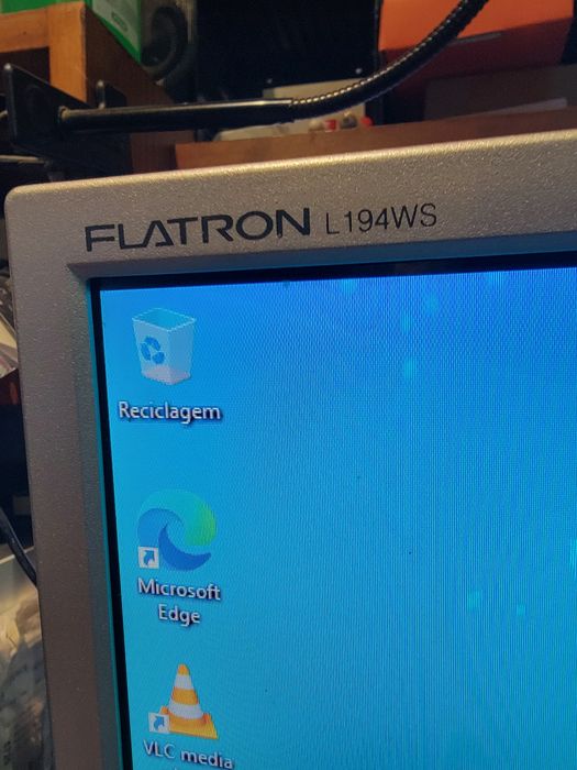 Monitor LG Flatron L194WS-SF de 19 polegadas