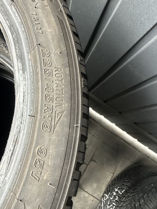 Шини резина 225/45/18 r18 bridgestone пара зимні