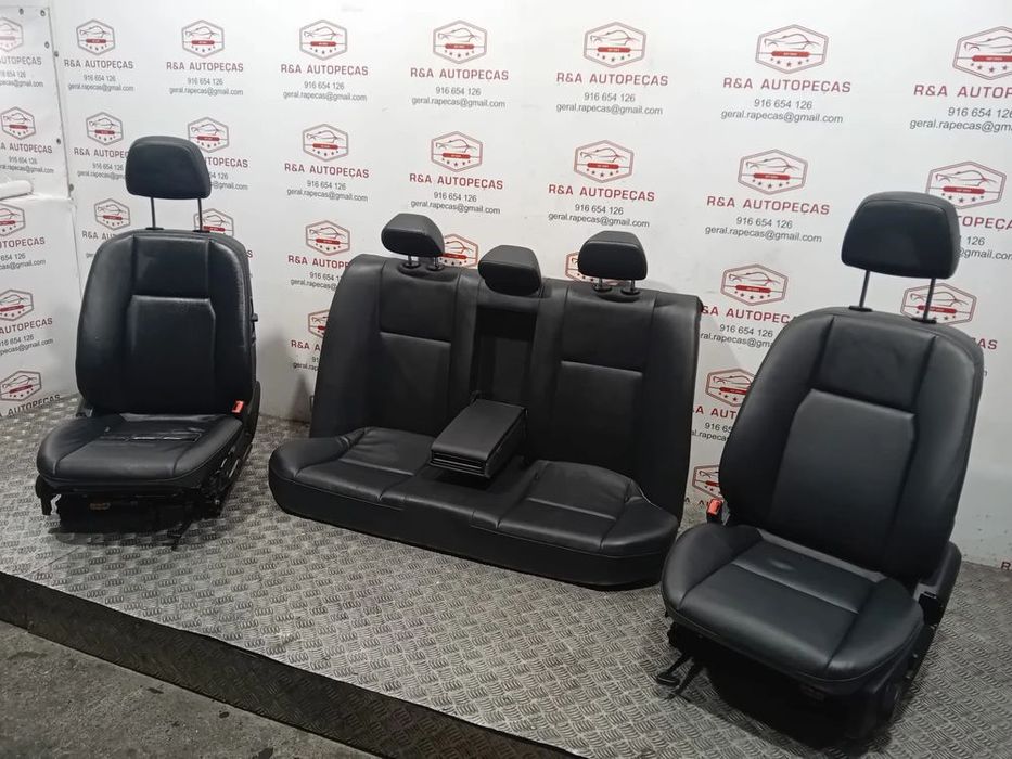 Conjunto de Bancos Mercedes Class C W204 Sedan em Pele Original