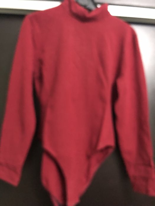 Várias peças de roupa para venda