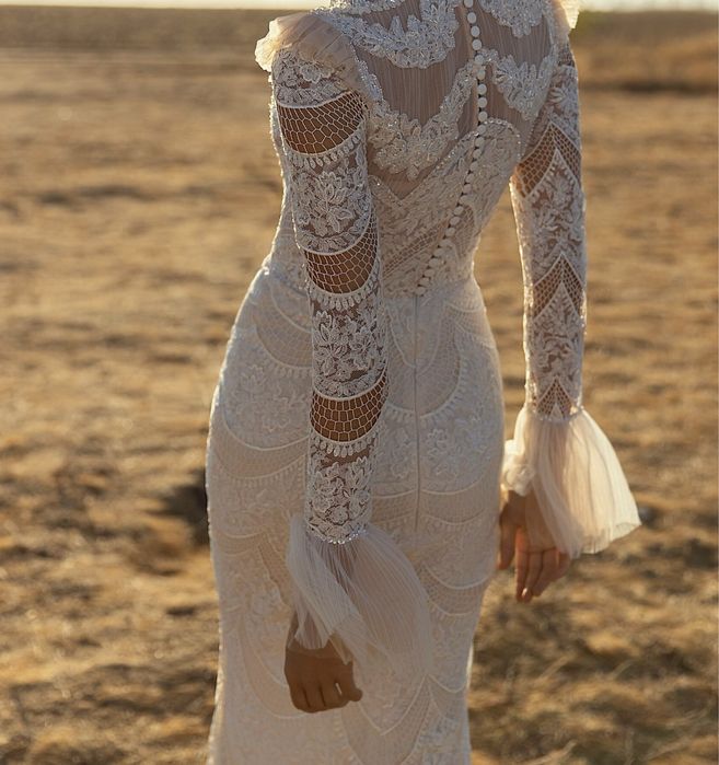 Весільна сукня.