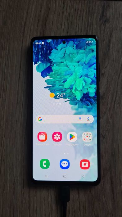Samsung Galaxy S20 FE. Хороший стан