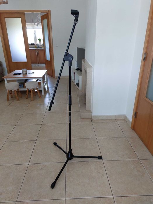 Tripé para microfone de cantar