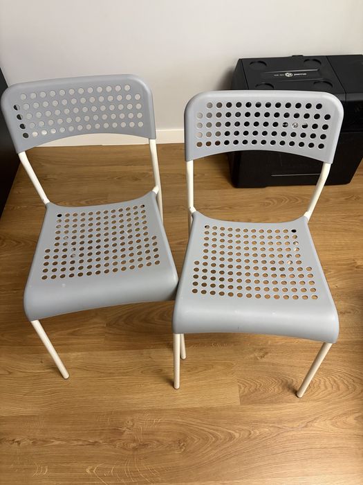 Krzesła szare ikea
