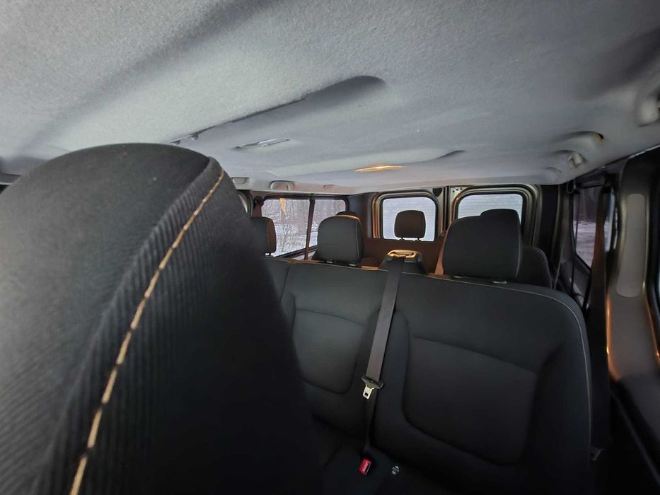 Wynajem busa 9-osobowego - komfortowa podróż dla całej ekipy!