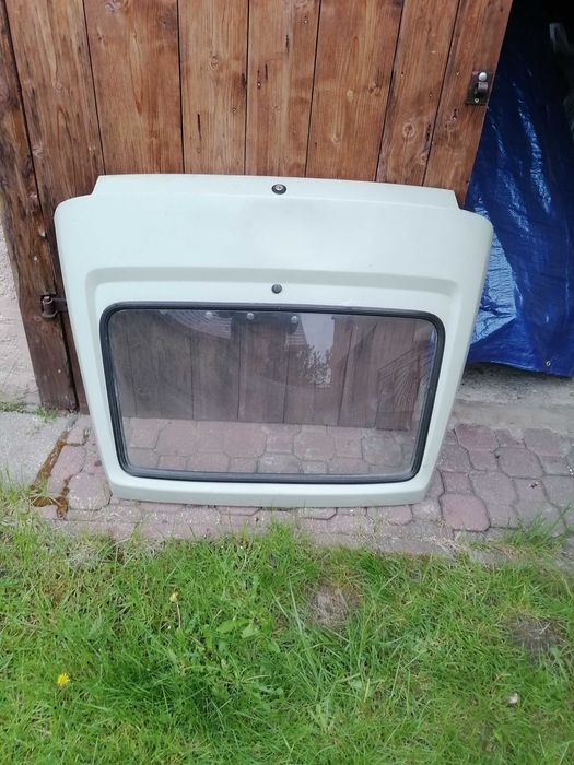 Fiat 126  Pokrywa tylna z belką i zderzakiem oraz silnik