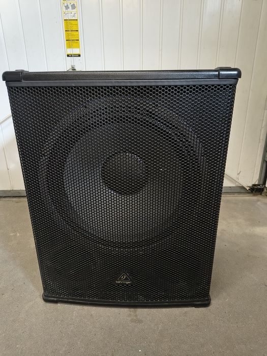 Aktywna kolumna basowa Behringer 1800XP