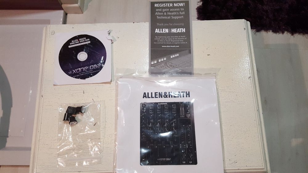 Mesa de mistura profissional Allen Heath db2