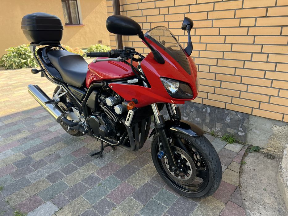 Продам мотоцикл Yamaha Fazer 600 2003 рік в хорошому збереженому стані.Мотоцикл привезений з Швейцаріі з невеликим пробігом 22 тис кілометрів