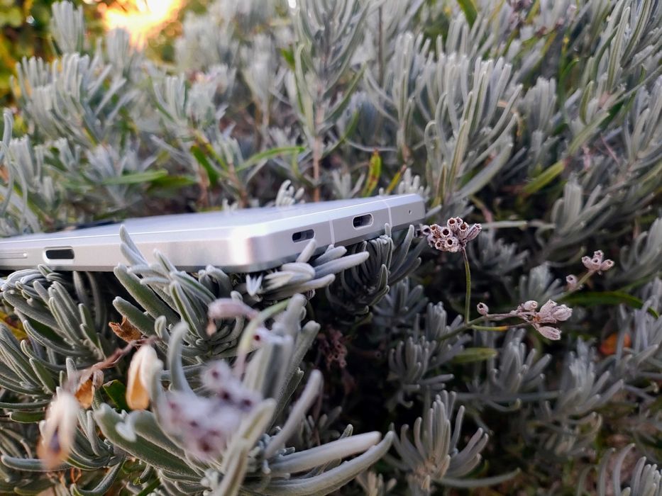 Компактний флагман з Японії Sharp R8S(Дві сім,Військов.станд.,8\256gb)